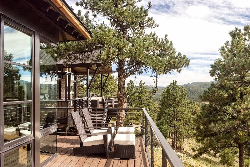 Deck (800x533).jpg